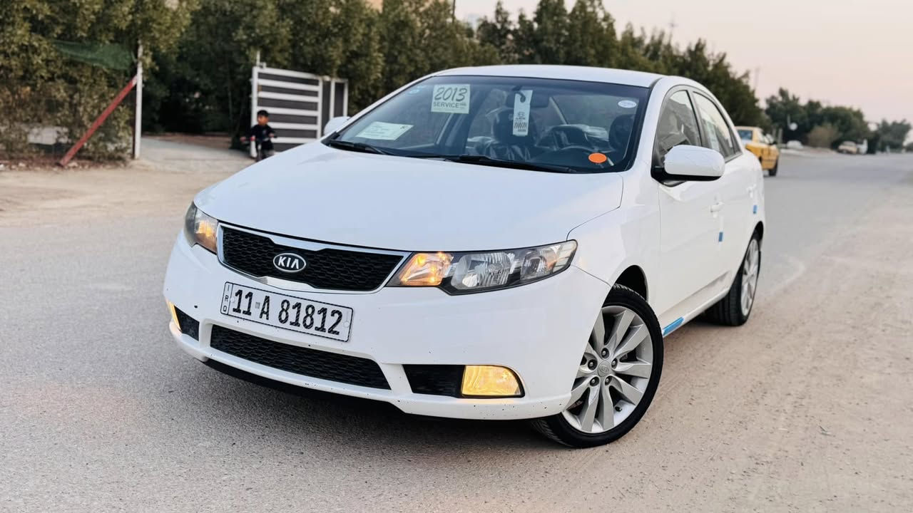 السلام عليكم حبايب 
رايدها ١٠٥ وبيها مجال للشراي 
مكان السياره بغداد طريق بسماية القريه النفطيه 
***********
سيراتو ٢٠١٣ خليجي 
رقم بغداد باسمي هزه وسنوية ورقم جديد
مكفولة من الصبغ والبارد والتبديل 
عده تحكيل فقط بالباب الخلفي والدوسة 
والباقي سونار 
ماشية ١٠٧ km 
شاشة كامرة 
تحكمات ستيرن
كير ٦ نمر 
حساسات خلفية 
ويل ١٧ 
مكينة ١٦٠٠
