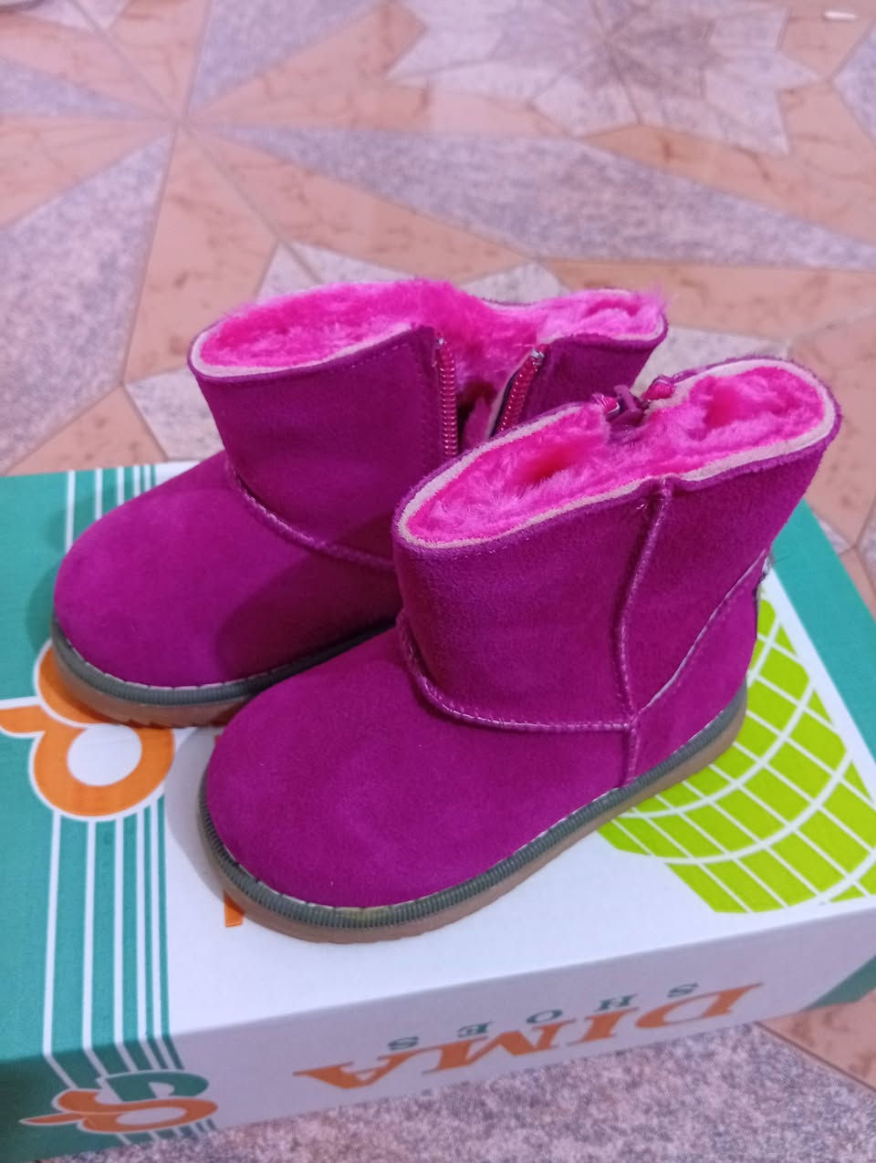 حبايبي بوتات بناتي كلش حلوة وسعر بس 4الاف انتصل عل رقم ***********
