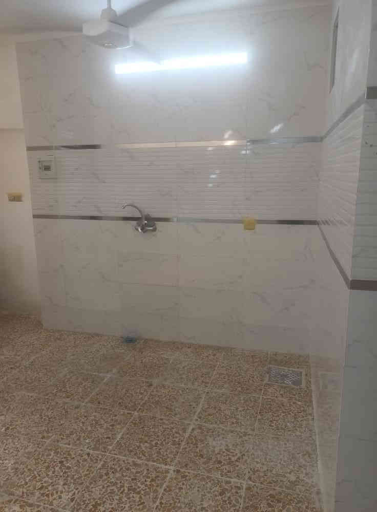 سلام عليكم مشتمل ١٠٠ م على ساحه بيت جديد كلش مناقص اي شي العنوان الحسينيه خدمات مصقط بل ١١ على ساحه الشويلات السعر ٥٥   ***********
