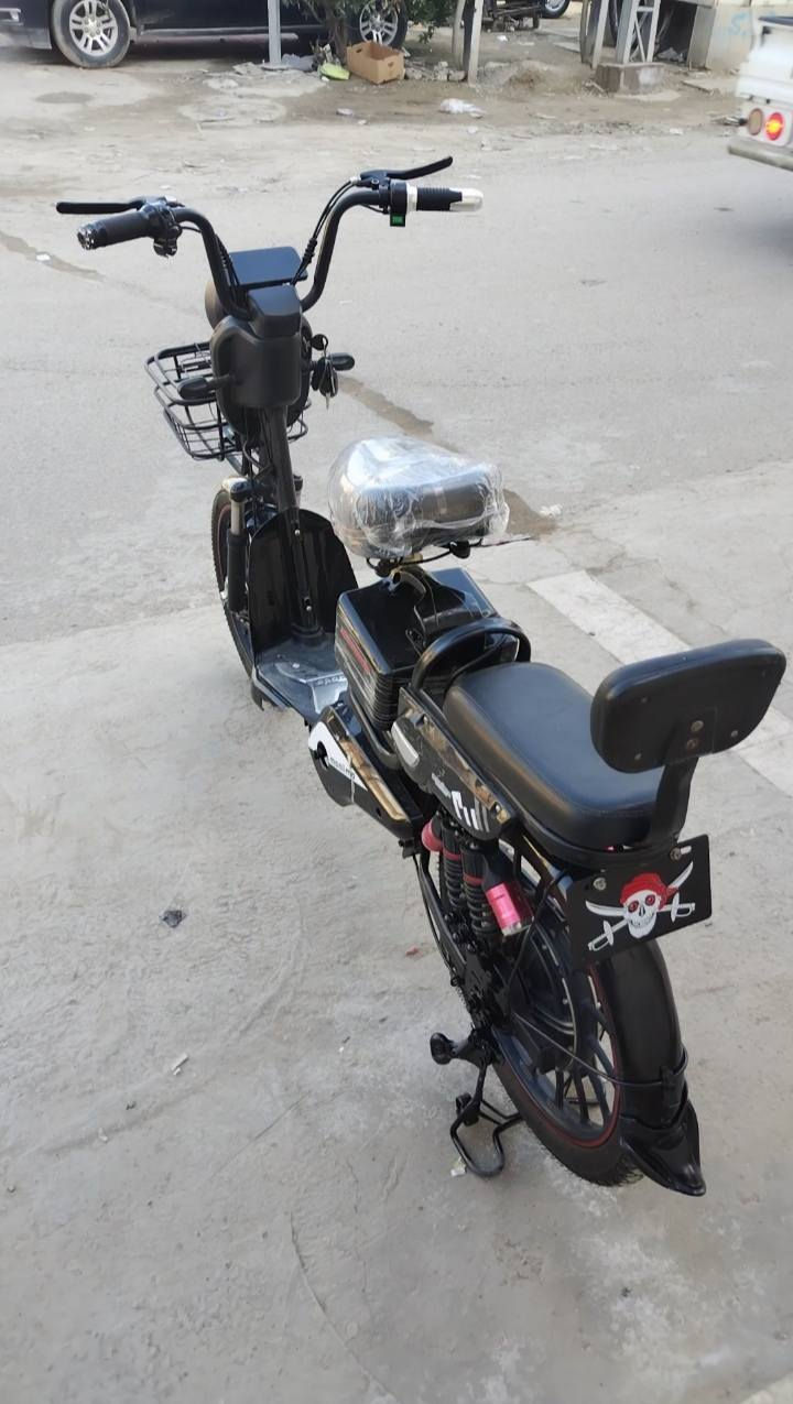 السلام عليكم 
دراجه شحن حجم 20 نضيفه وكامله 
النضافه كدامكم الدراجه 4 بطاريات 
وياه شاحنه الاصليه وبصمتين وسويجين 

السعر 250 الف، وبيه مجال 
العنوان بغداد 
للاستفسار ***********
