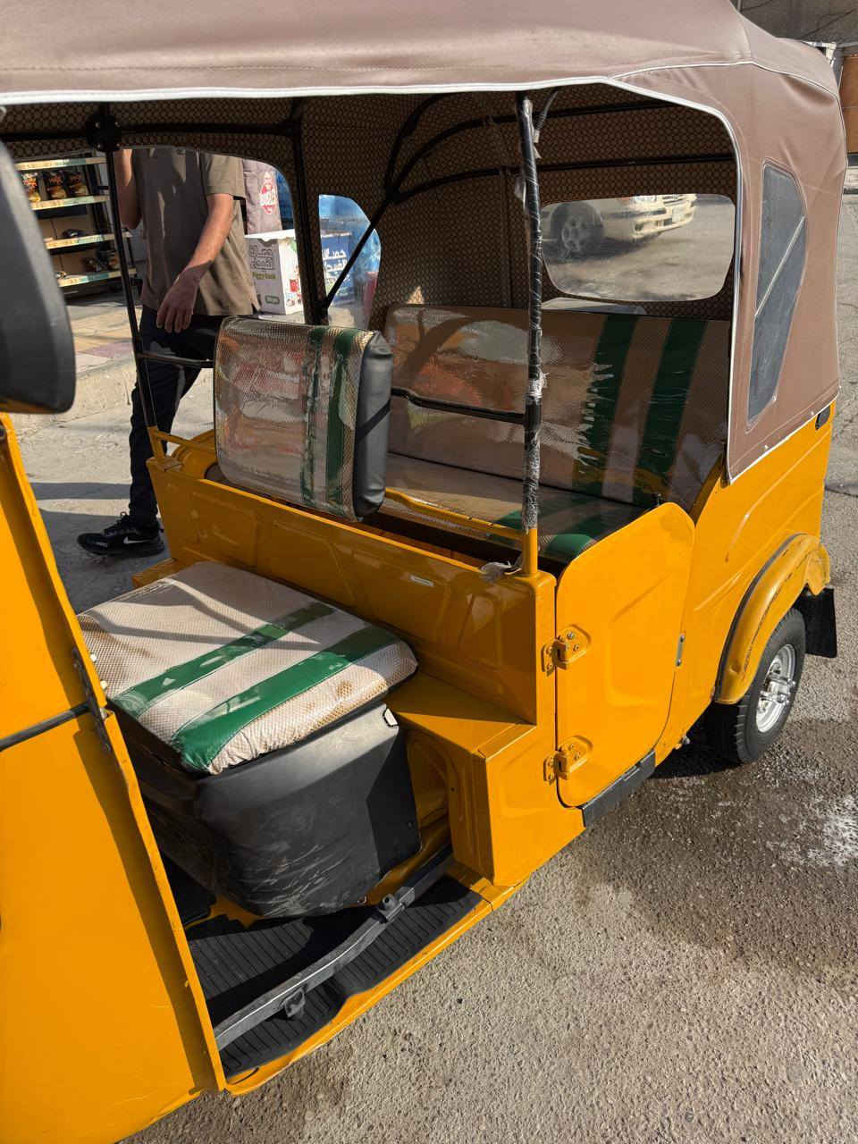 سلام عليكم تكتك موديل 2021  بيه طخات  بسيطه  العنوان الشعب  يم سوق اربع تلاف السعر 8ونص وبيها مجال 
رقم الهاتف ***********
