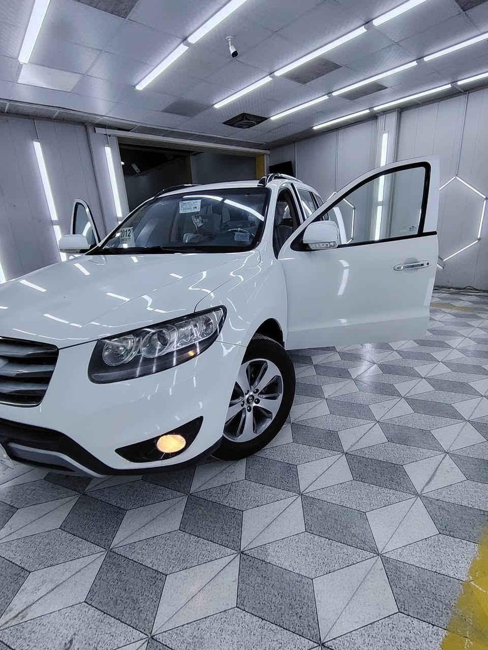 السلام عليكم سنتافي 2012
فول مواصفات 4سلندر 
بصمة 
فتحة 
كشنات جلد +كشن كهرباء
3 قطع تبريد 
حساس خلفي+ كامره 
رقمها اربيل انكليزي 
السونار موجود بالصور بيها سونارين 
كير مكينة تبريد حدادية كفالة 
السعر 135
***********
