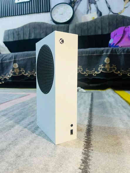 السلام عليكم إكس بوكس سيريس اس للبيع السعر 350 وبي مجال حق جيتك الجهاز اشتريته قبل الدوام بشهر سبب البيع طالب سادس الجهاز نضيف استخدام قليل جدا وبي حساب بيس كلش قوي الرقم 
***********
