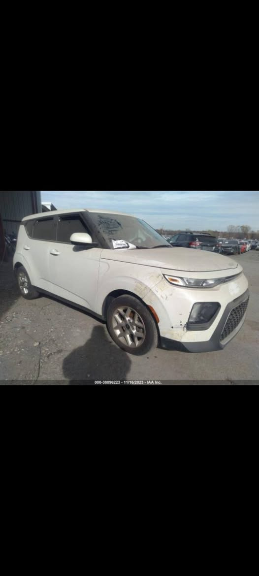 سلام عليكم من رخصت الاادمن كيا صول للبيع موديل ٢٠٢٢ السياره حلوة وجديدة بيه فقط باب حساسات كامره السعر ١٦٥ موبايل ***********
