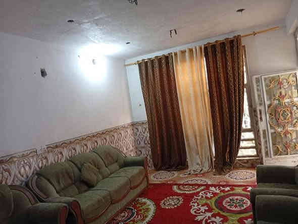 بيت للبيع مساحه 200 بيه غرفتين وصاله ومطبخ وستغبال  مقابل المركز السعر 27 وبيه مجال بيت مسلح ماء كهرباء مجاري شراي يتصل أو يراسل ***********
