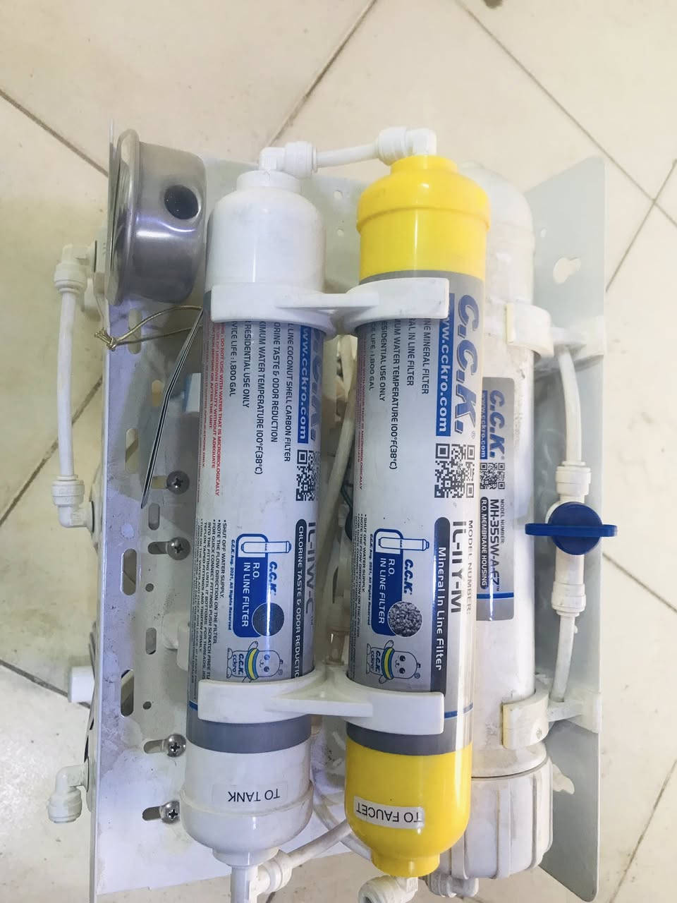 فلتر ماء منزلي عالي الجودة 💧
لأن صحة عائلتك تهمنا، وفرنالك فلتر ماء يقدّم لك ماء نقي وصحي طول الوقت بدون تعب ولا مصاريف إضافية.
✔️ ينقّي الماء من الشوائب والأتربة
✔️ يخفف الطعم والروائح غير المرغوبة
✔️ يحسّن طعم الماء بشكل واضح
✔️ مناسب للشرب والطبخ وتحضير الشاي 
✔️ عملي واقتصادي ويوفر عليك شراء الماء المعلّب
شرط. تايوان الاصلي 
📌 متوفر الآن
📩 للاستفسار أو الطلب راسلنا خاص
صحة عائلتك تبدأ من ماء نقي 💙


**إذا كنت صاحب هذا الإعلان وتريد حذفه لأي سبب، رجاءا أرسل رسالة إلى الدعم الفني**