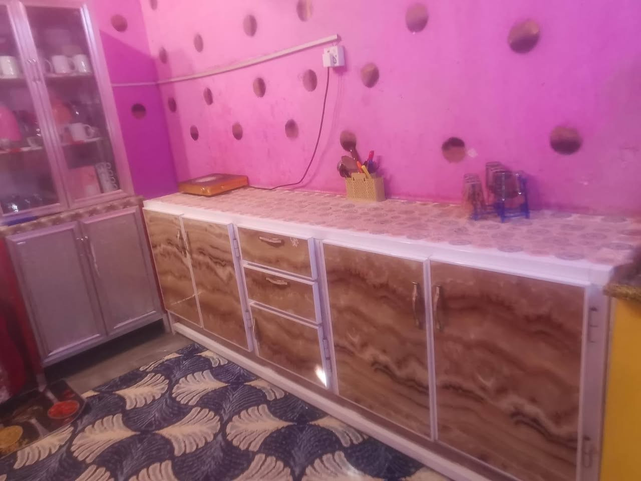 غراض بيت للبيع بسعر مناسب مال محتاج ***********
