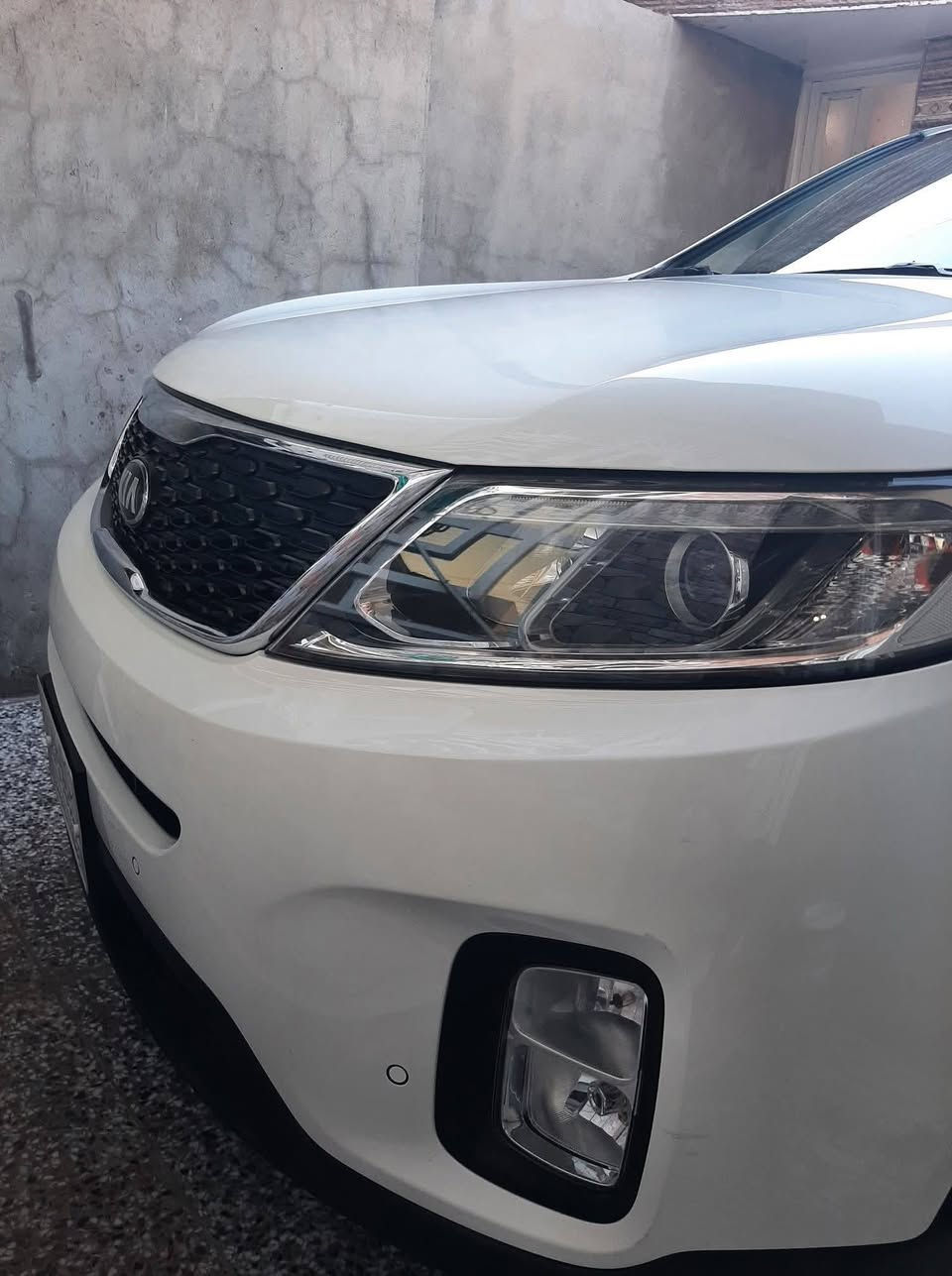 سورنتو ابيض خليجي بغداد ٢٠١٤ نص فول ماشية ٦٠ الف حقيقي ٦ سلندر ٧ راكب بصمة وحساسات  وكامرة ومري شفط وبقية التفاصيل ، بيها باب السائق مصبوغ فقط والباقي مكفول والشراي يتصل ويدلل ***********
