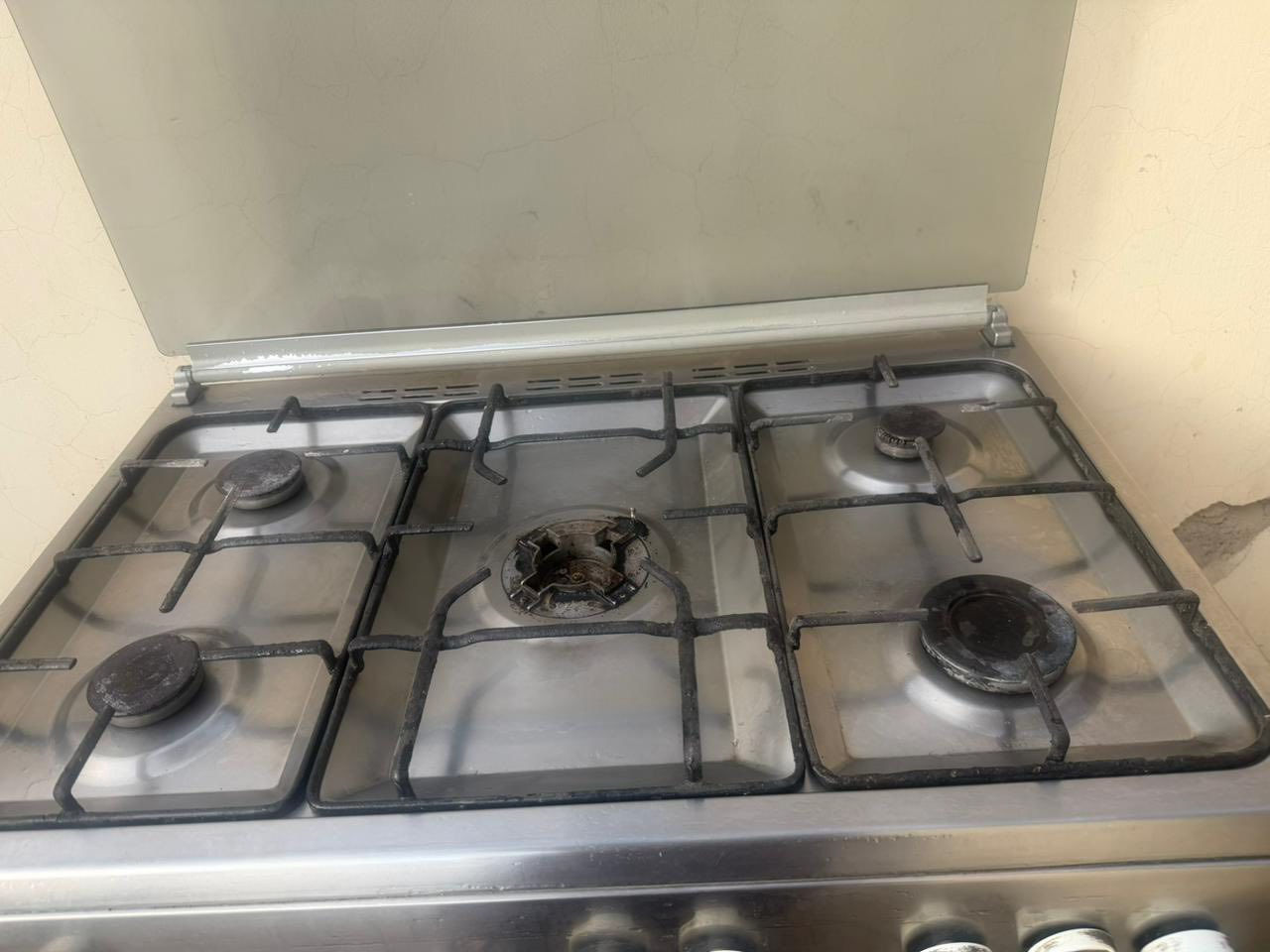 طباخ للبيع 
نضيف جدا 
شغال بدون اي خلل 
سعره ١٩٠ 
شراي اتصل
***********
