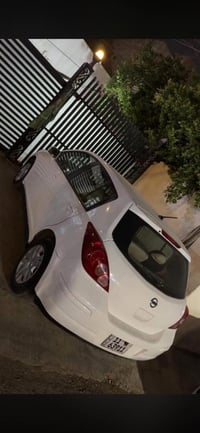 نيسان تيدا موديل 2013 ماشية 92الف حقيقي مصبوغة حزام وبيها جاملغات خلفي...