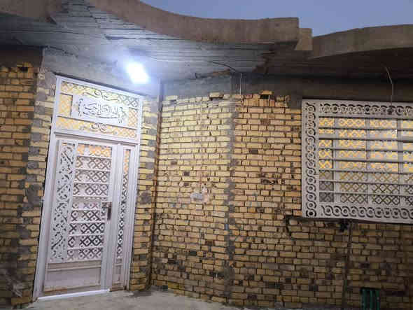 بيت البيع كوت جديده مساحه 200متر غرفتين وصاله ومطبخ وستقبال صحيات داخليه خارجيه مرقم من قسم البلديه سعر 65وبي مجال ستفسار ***********
