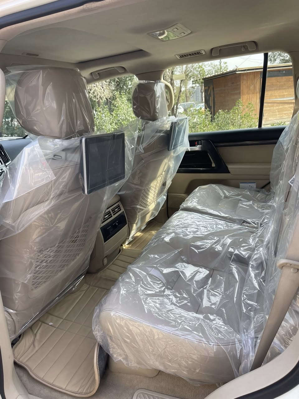 السلام عليكم تويوتا لندكروز موديل 2020ساااز باب اول سياره معروفه موصفات الساز  فوول الفوول تجي مكفوله من الصبغ سونار مرفق مع المنشور ماشيه 67الف بس بارد بسيط بين الجملغ ولباب رقم بغداد تحويل مباشر السعر 54 الف دولار وبيه مجال حك الجيه العنوان بغداد البياع ***********/***********
