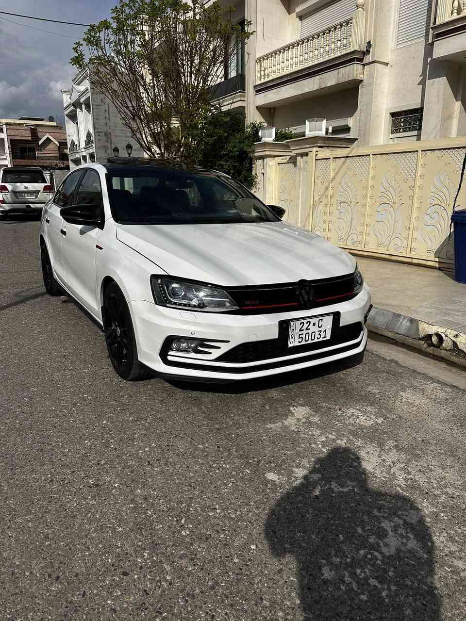 السلام عليكم جيتا GLI 2017 فول فول مواصفات فقط گير عادي محرك 18 توربو گير ومحرك بشرط السيارة جاهزه نقص برغي مابيهه صبغ بيهه قطعتيين صبغ و2 كلير تخم تاير جديد واتربم جديد باتري جديد صدرهه كله جديد السيارة بسمي مكاني اربيل ***********  السعر 125 وبيهه مجال
