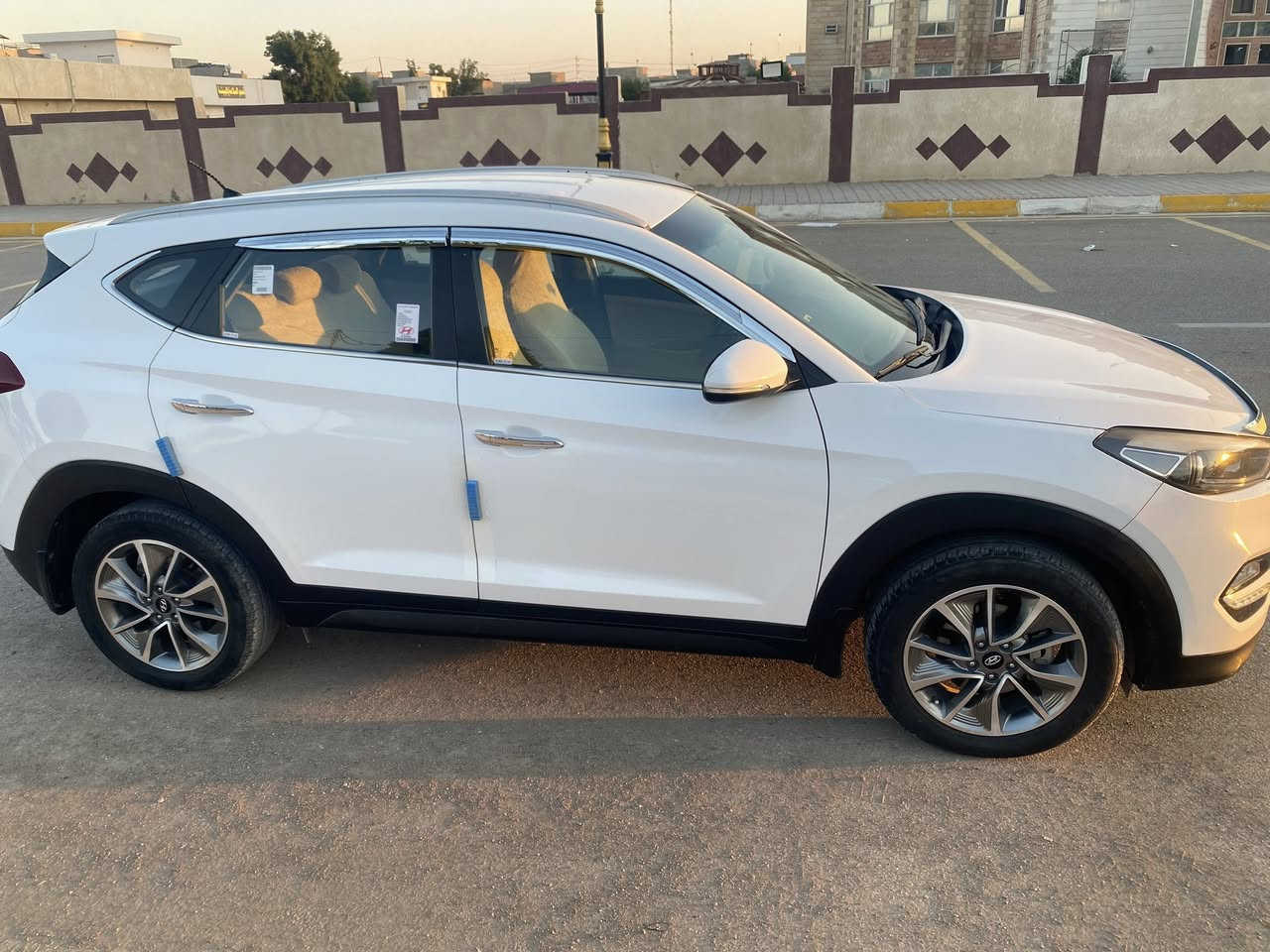 لسلام عليكم
للبيع توسان 2018

وارد كوري سايد بريك بالرجل 

رقم بغداد الماني سنوية لنهاية2028

محرك 2000 دوش

5 ويل كب 

يدات نيكل

تبريد قطعتين

حساسات خلفية

تبريد بالجكمجة

حاجب لايت دبل لد 

مري كهرباء و أشاير

تحكم ستيرن جهتين

نظام مود درايف نورمال و ايكو و سبورت 
 
شاشة  كبيرة 
  
الداخل مطعم صاج 

ماشية 76 

بطارية جديدة 

السيارة بيها بارد بل جاملغ الامامي بسيط وبيها بارد حافه  البنيد وطخه بسيطة  بل باب الخلفي  مكفولة من الصبغ والتبديل والضربة القوية 

كير و محرك مكفول برغي ما مفتوح بيهن 

السيارة بـ أسمي و شرط التحويل ثاني يوم 

السعر ١٨٣ و بيهة مجال 

العنوان  ديالى بعقوبة 

***********
