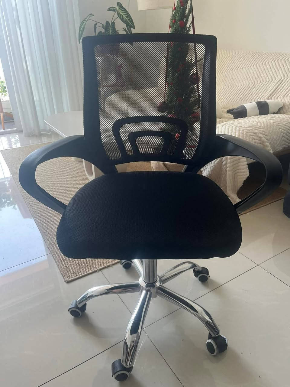 عررررض خااااص 🔥
#كرسي مكتبي أسود أنيق ✔️

🔸مريح للأستخدام اليومي في البيت أو المكتب❤️
🔸تصميم عملي ثابت ومتين✨
🔸خيار مثالي للدراسة والعمل لفترات طويلة
#السعر ٣٣,٠٠٠ الف دينار فقط 🔥
#للحجز والأستفسار مراسلة الصفحة👍
#يوجد خدمة توصيل لجميع المحافظات 🚚

#كرسي_مكتبي #كرسي_متحرك #كرسي_أسود_كرسي_دوار


**إذا كنت صاحب هذا الإعلان وتريد حذفه لأي سبب، رجاءا أرسل رسالة إلى الدعم الفني**