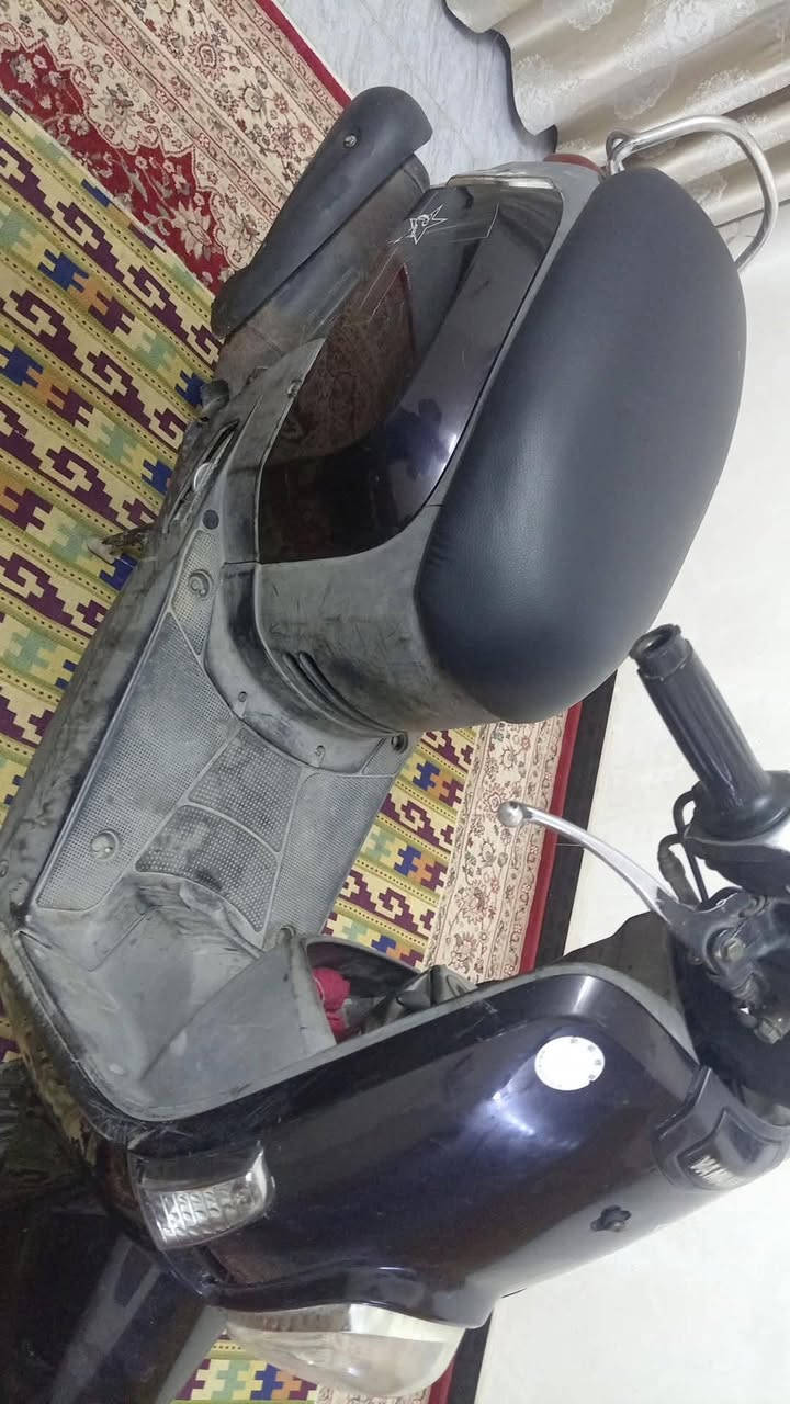 السلام عليكم دراجه لبيع بوليس كفاله عام مكينه خير من الله كهربائيه كله شغاله السعر ٧٠٠ وبيه مجال اتصل واتساب فقط ***********
