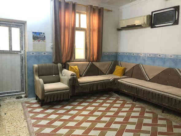 دار للبيع 210متر حي النصر على ساحه واجهه 10*21طابق واحد شيلمان نضيف جدا السعر 210 للاستفسار خاص أو الاتصال على الرقم ***********
