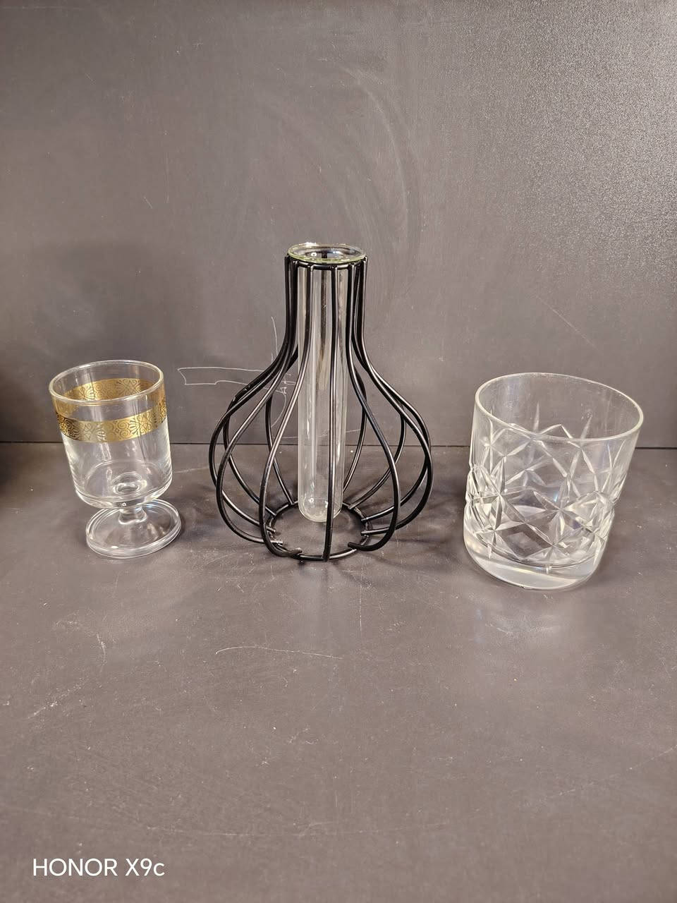 السلام عليكم... زجاجيات وفرفوري ومواد مختلفة... للبيع شلعة وحدة أكثر من 150 قطعة... حتى كريستال بيهن 
السعر 100.000.. يعني تطلع القطعة أقل من 1000
توصيل كربلاء 3000 محافظات 5000
شلعة#


**إذا كنت صاحب هذا الإعلان وتريد حذفه لأي سبب، رجاءا أرسل رسالة إلى الدعم الفني**