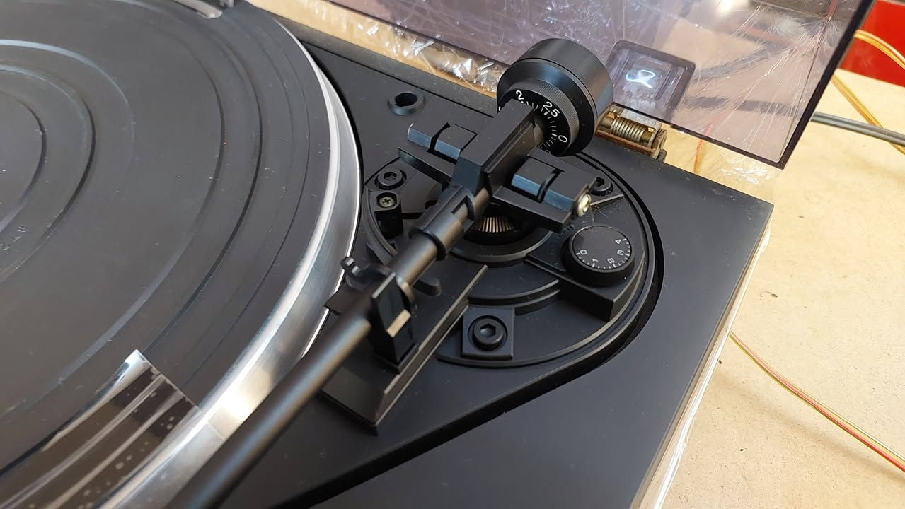 السلام عليكم.. عرض #2026087
مشغل اسطوانات كرام ديك جديد ONKYO صناعة يابانية
موديل CP-1400A , حجم لارج (عرض 43cm)  , نوع الكرام *ديك* (يحتاج الى مضخم خارجي phono stage) ، Auto Return . 
كاترج DN-74ST diamond.
المهتم بالشراء يراسلني مسنجر او واتساب  💖
توصيل موجود كل محافظات العراق ⚘️

Mustafa Electronics 
Audio , Video & Electronics
Whatsapp: ***********

#vintage #stereo #fyp #audio #hifi #system #eq #dj #Sony #samsung #Audio #blacksabbath #stereo #brazil #indian #India #Korea #Philippines #kuwait #online #saudiarabia #japan #usa #Germany #chill #kenwood #apple #tech #vintage #retrogaming
