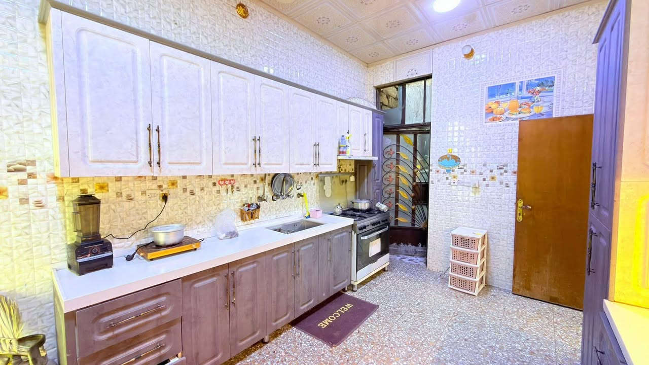 بيت للبيع 150 متر طابقين بناء درجة اولى في العسكري مقابل مدرسة المنار على شارع 15 ✅
༺༻༺༻༺༻

#طابــــــــــــو صــــــرف 

༺༻༺༻༺༻

اساس رفـــــــت

بناء طابــــــــوق 

سقف صب للطابقين 

ارضيـــــــة كاشي اربيل الدرجة الاولى 

༺༻༺༻༺༻

الطابق الاول 

غرفة نوم 

استقبال صالة 

مطبخ حار وبارد 

مجمع حمام وصحيات داخلي وخارجي 

نقوش وديكورات مغربية 

كراج سيارة 

༺༻༺༻༺༻

الطابق الثاني 

3 غرف نوم 

صالة مجمع حمامات وصحيات 

ارضية بورسلين 

السقف اشتايكر 

درج صب للطابق الثاني 

༺༻༺༻༺༻

البيت نظيف جداً وجاهز للسكن بدون نقص 

༺༻༺༻༺༻

السعر 133 وبيه مجال بسيط للشراي ✅

༺༻༺༻༺༻

***********
