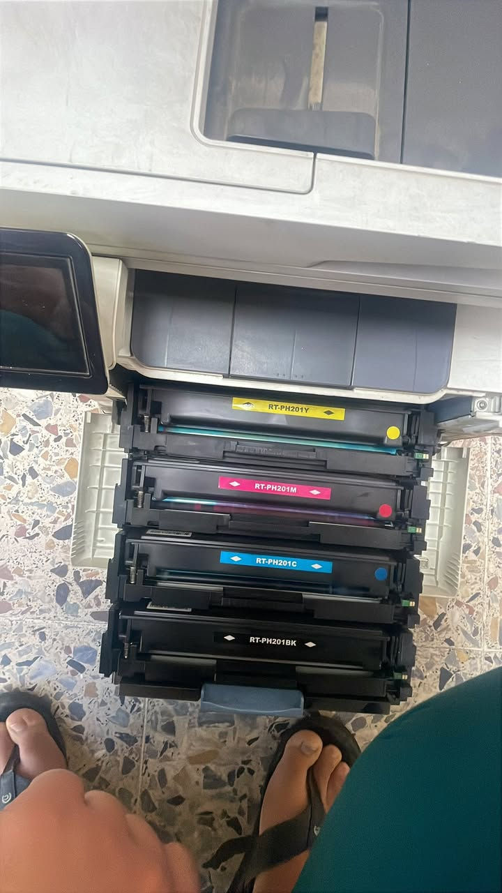 السلام عليكم
طابعه للبيع نوع hq 
نقصها فقط أصباغ 
طابعه نظيفه
العنوان بغداد الجديده النعيريه 
رقم ***********
قيم و اخذ
