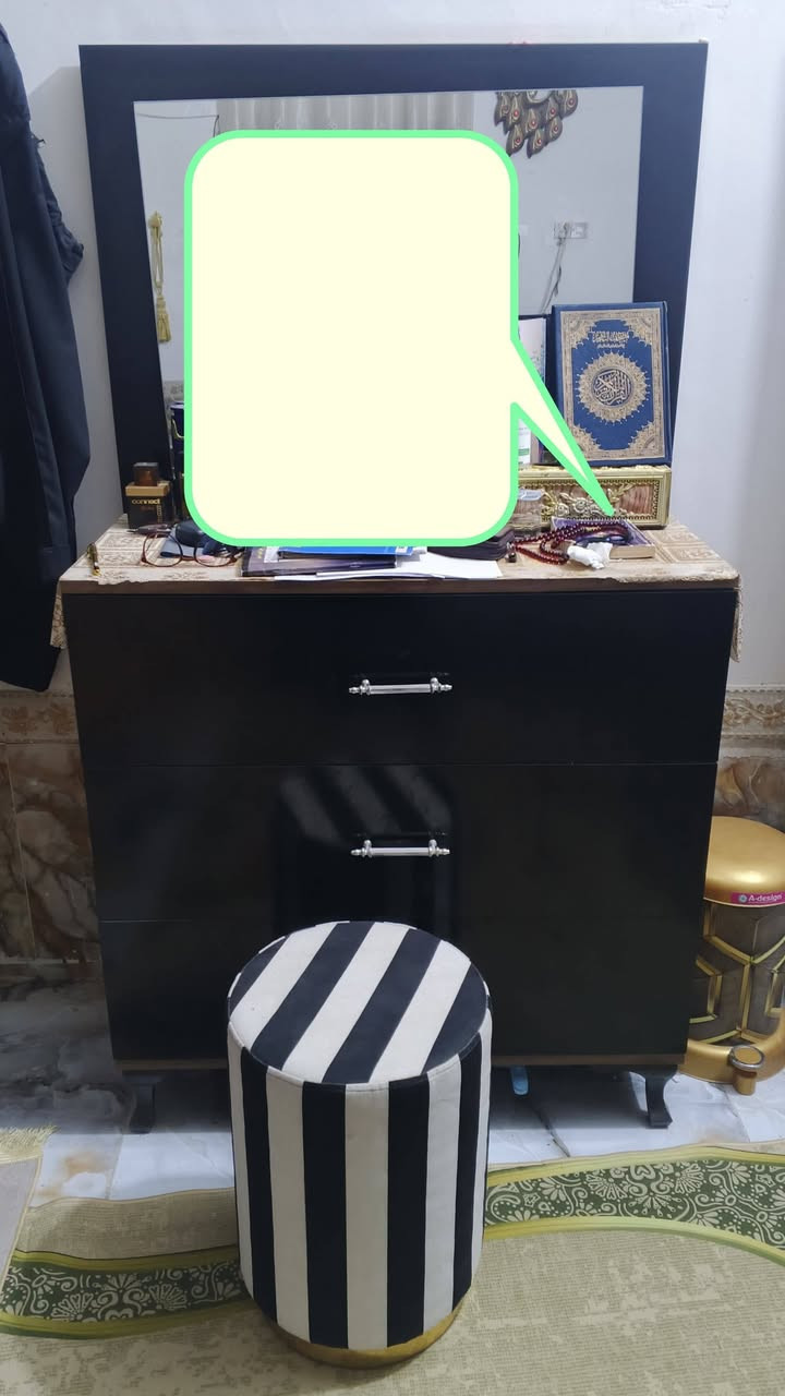 غرفه تركي
جديده كلش وسعرها مناسب 
الشراي يتصل ع هذا الرقم 
 ***********
المكان بالغراف
