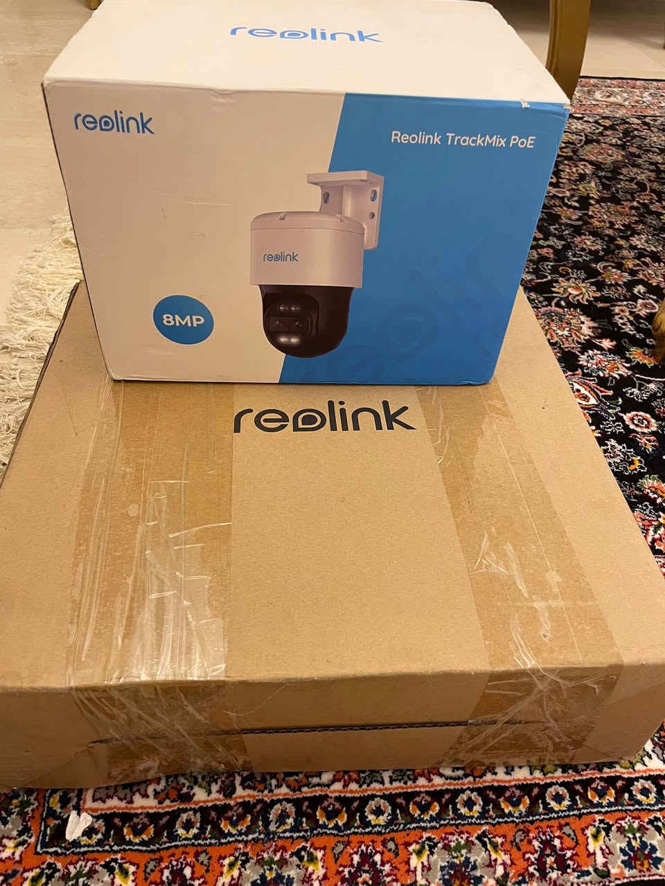 السلام عليكم متوفر كامرة وnvr من ماركة Reolink 
1-الكامرة ٨ميكا دبل عدسةزوم بصريX5 +مايك  وسماعه +منفذ رام وتدعم نظام onvif ممكن ربطها مباشر على التليفون مع برنامجها او على اي جهاز يدعم onvif او الجهاز الخاص بيها 
2- الجهاز اربع منافذ كل منفذ يشغل ٩ كاميرات عن طريق poe دقة الجهاز ١٢ ميكا يدعم نظام onvif ياخذ ٣ هاردات بسعه ١٦ تيرا كل هارد بمجموع ٤٨ تيرا السرعة ١ كيكا  السعر ٣٠٠ الجهاز مع الكاميرا


**إذا كنت صاحب هذا الإعلان وتريد حذفه لأي سبب، رجاءا أرسل رسالة إلى الدعم الفني**