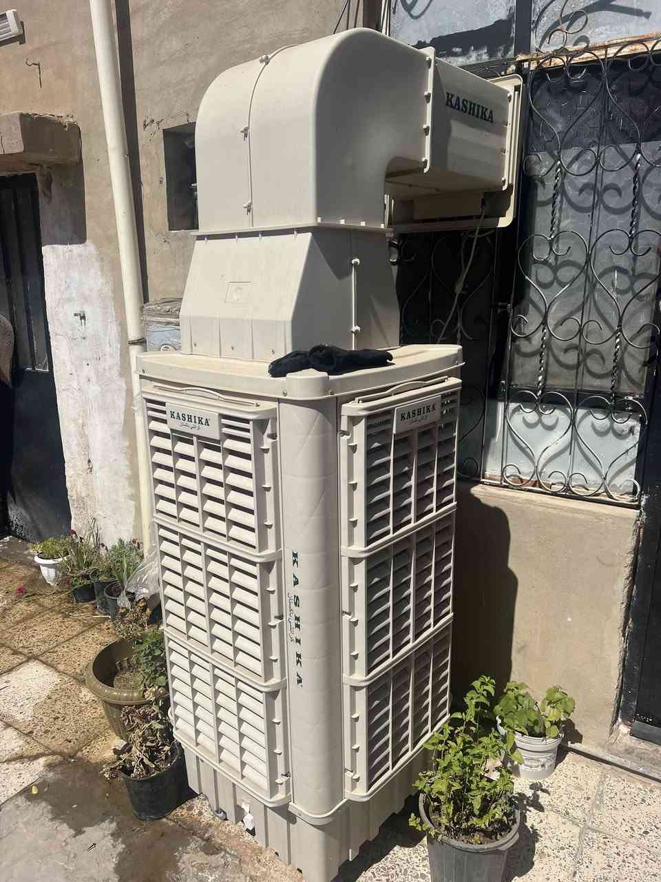 مبرده كونفيره للبيع نضيفه وممشتغله هواي 4سرعات  شغاله ع اخر حبايه ماخذها ب450 جديده السعر 280 وبيها مجال بسيط للتواصل ***********
