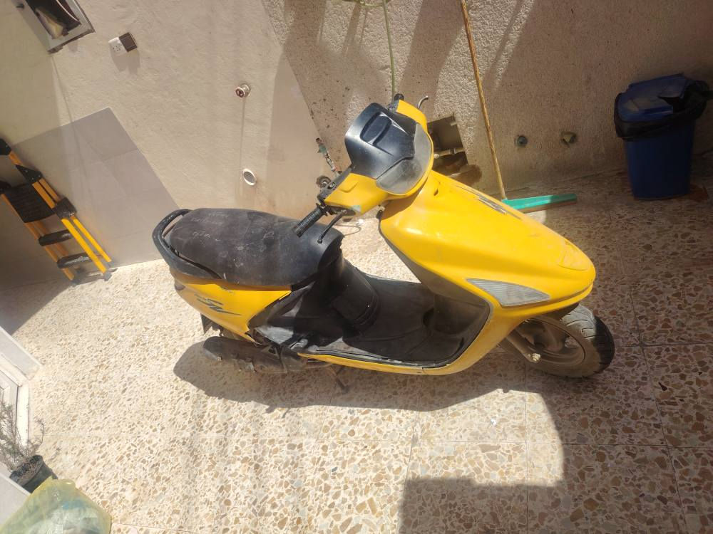 دراجة فراشة للبيع نضيفة متروكة صار سنة يرادلها باتري شغالة كلشي مبيها *********** عمارة, ميسان
