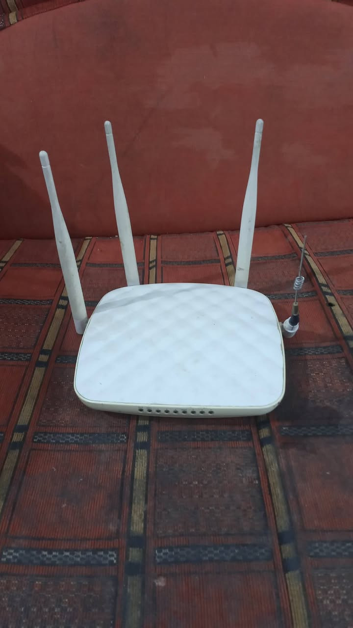 راوتر للبيع شغال بس هوه سعره ١٥ $***********
