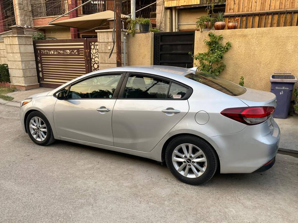 السلام عليكم
فورتي 17 محرك 2000 دوش
الحادث والسونار موضح بالصور ( بدون ايرباك) 
السياره جاهزه من كل شي حاليا مرقمه الرقم الجديد 
127$
للاتصال
***********
