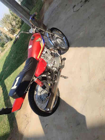 دراجه للبيع شاصي اوراق كامله اصولي  تعمير كله 25. شلامجه اصلي     ما مفتوحه لايت باتري جدد دراجه كارتون شرط معدل وفصله سعره 675وبيه مجال. مكان شطره *********** بيه واتساب
