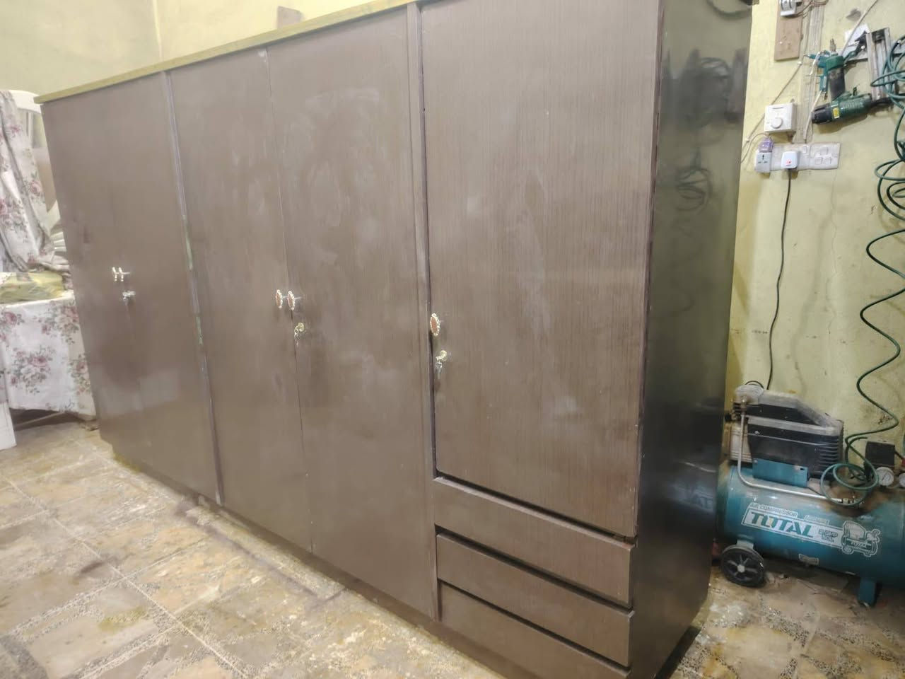 أغراض للبيع كلمن وسعره تزكام نجارة للاستفسار الاتصال على الرقم ***********
