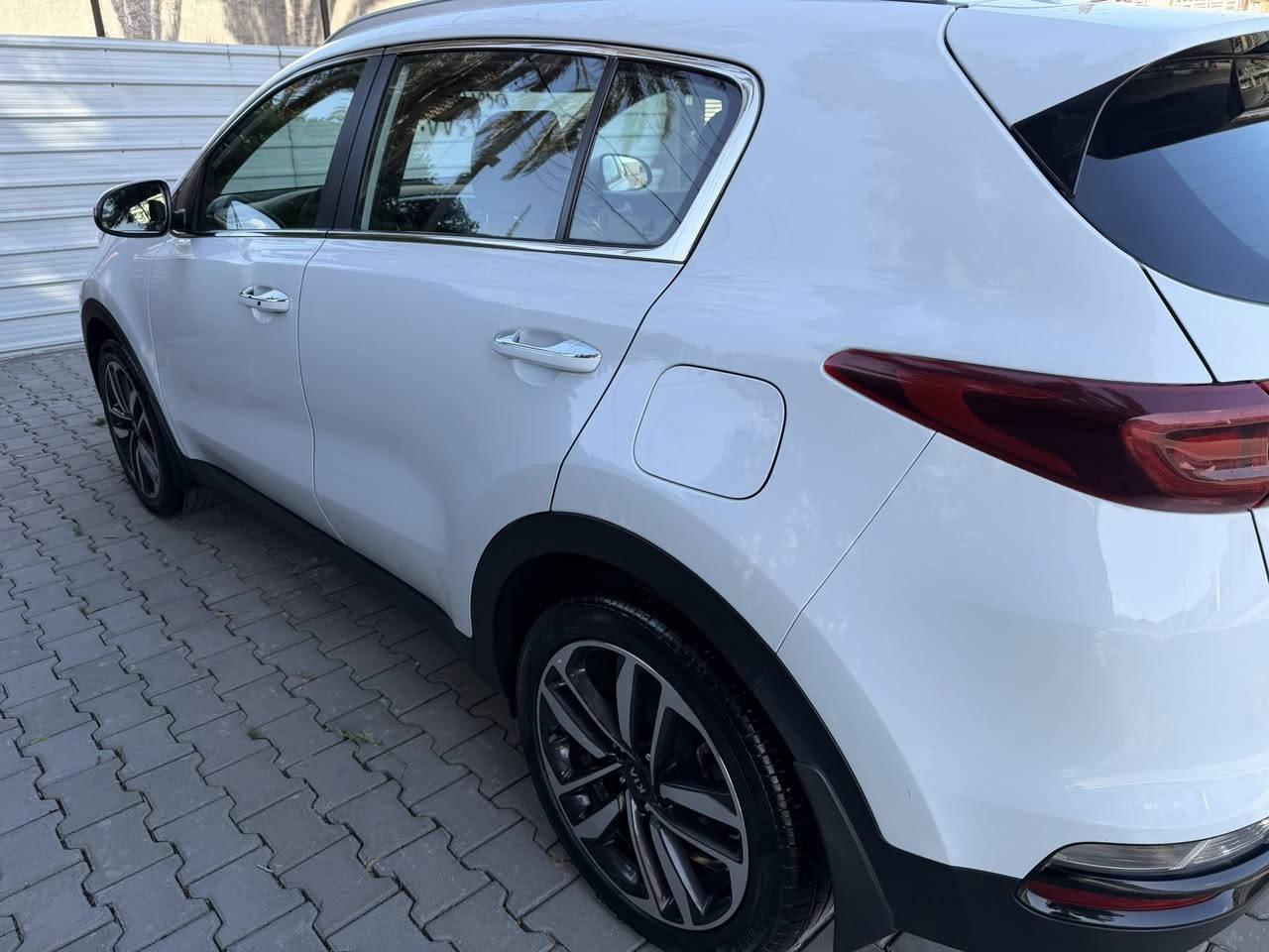 سلام عليكم كيا سبورتج 2021 سيارة جديد بوضع الشركة اب اسمي رقم سلمانية تحويل وكال نص فول معروفة موصفاتها تخم تاير جديد بدون صبغ بدون رصعة ماشية 70 الف مكاني بغداد حي جامعة السعر 208 ورقة وبيه مجال بسيط ***********
