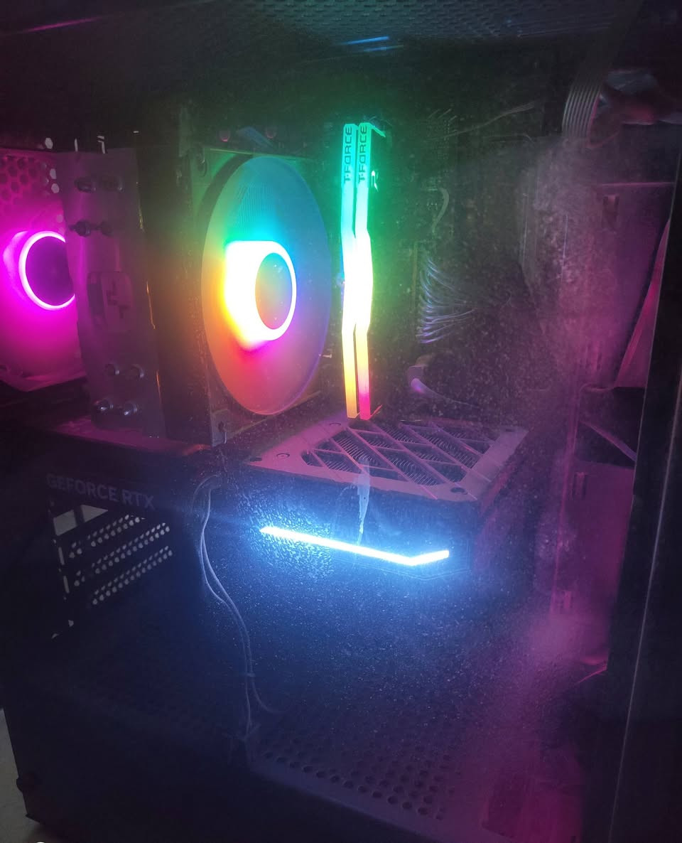 سلام عليكم PC للبيع
GPU RTX 4070 PALTE PUAL
CPU I5 12400F 
ASUS MB B760M-K PRIME 
PSU FSP HYPER K 700W 85% HP700S
RAM TEAM GROP T-FORCE 8*2 3600 HZ RGP
M.2 1TB NM 620
coler DEEP COOL GAMMAX AG400
CASE RAIDMAX MESHIAN SERIES X922
مع كيبورد وماوس هديه مع يوبيس 1500 
مكاني بغداد سبب البيع ممتفرغ الها وجديده وحرارتها كلش حلوه اطيني سعرك وتدلل لان صراحا ماعرف سوك حاليا وشكرا


**إذا كنت صاحب هذا الإعلان وتريد حذفه لأي سبب، رجاءا أرسل رسالة إلى الدعم الفني**