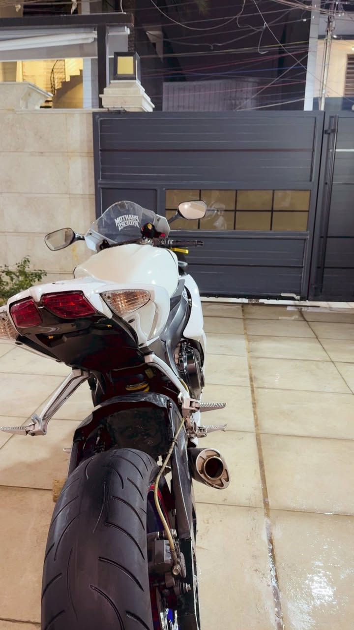 السلام عليكم شباب جكسر وارد امريكي حادث كفر ومبدل كفاله مكينه وكير ودراجه خير من الله كلشي شغال بيه ماكو شي عطلان بيه…ممشه دراجه 42 الف حقيقي….عليه تطوالات خلفيه وفيت بم ريسنك وبلكات ريسنك….وهاي صوره كدامكم موضحه إله اكثر وتجي وشوفه احله بعد بهواي مكاني بغداد العامريه ***********واتساب وعادي
