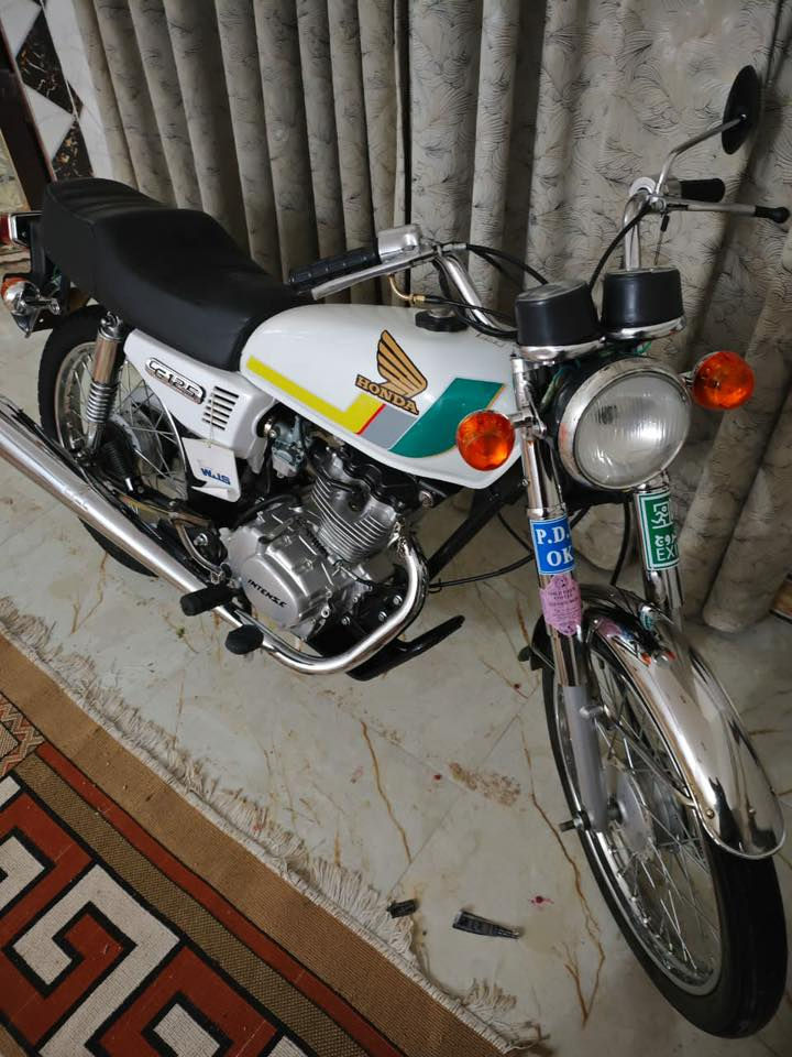 دراجه تعمير كله جديد
شاصي 19
ول باقي كله 25
دراجه فول الفول: مكان شطره
دراجه مفتوحه بس ولفات وصالها سبوع من نفتحت 
السعر: 900 وبيها مجال حك الجيه 
***********
