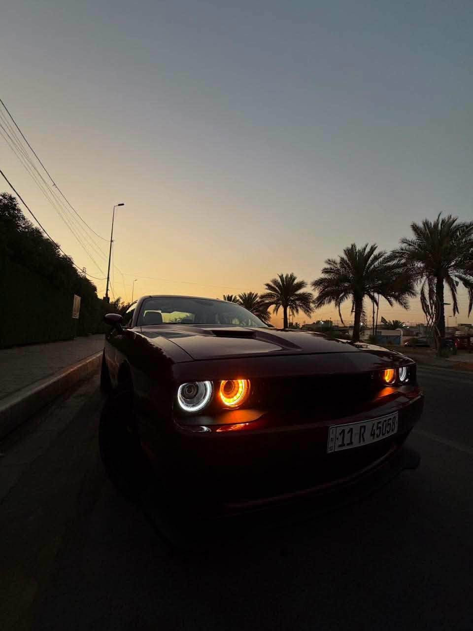 دوج جالنجر 2018 SXT Plus
3600 فول مواصفات للأخير 
الممشى: 100 الف
اللون: كرزي مميز 
المحرك: 6 سلندر سعة 3600
رقم جديد هزه جديدة ب اسمي تحويل مباشر 
المواصفات:
فتحة سقف
مقاعد جلد
كشن كهرباء
فول مواصفات 
مكينه وكير كفاله 
كهربائيات كلها شغاله 
السياره جاهزه مابيها نقص  
كم قطعه بيها ابيع حزام 
بدون دواخل. 
السعر 138 بيهه مجال بسيط
السعر جدا مناسب مال بيع 
مكاني بغداد 
رقم المبايل 
***********
***********

