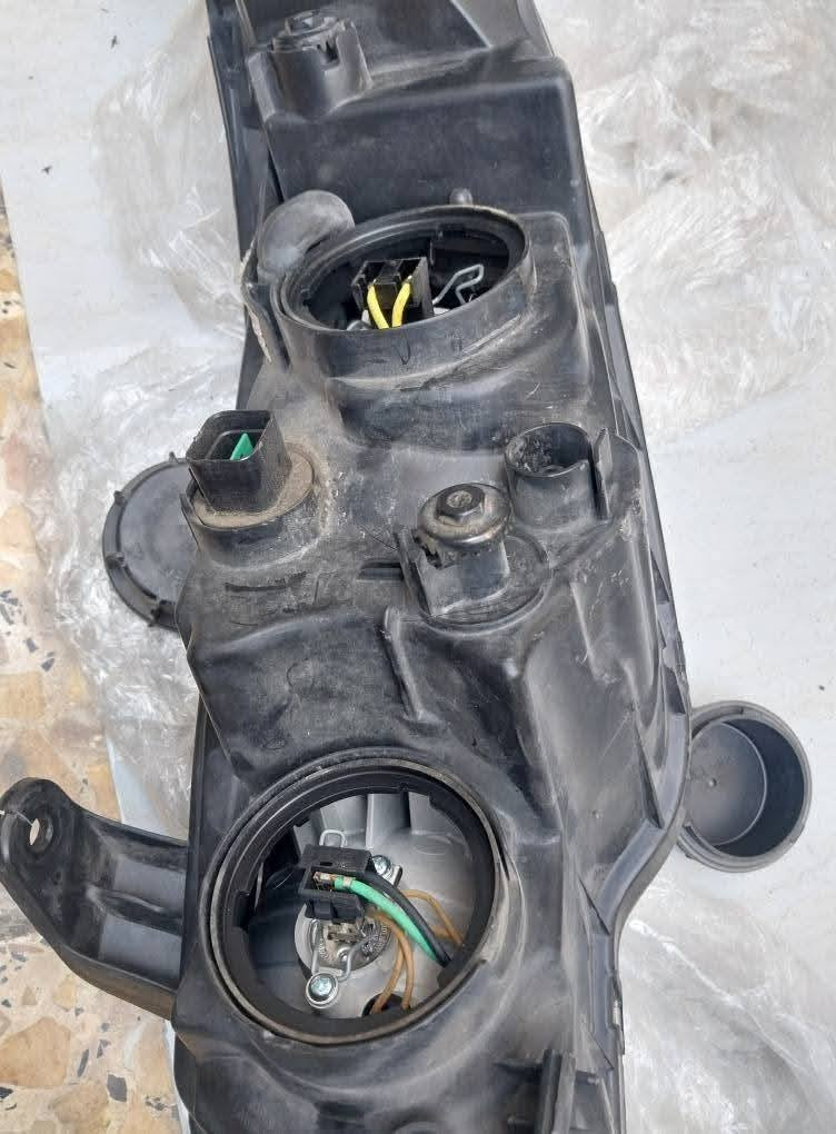 السلام عليكم ...                        
تك لايت يمنى فورتي مال حاوية. 
للاستفسار :- بغداد/كراج الخالدي  ساحة الطيران / الشارع العريض 
ابو علي / ***********
