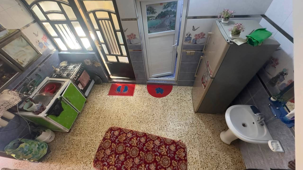 سلام عليكم خلفيه مساحه 50 طابقين الارضيه رفت والباقي مسلح بناء حديث للاستفسار ***********
