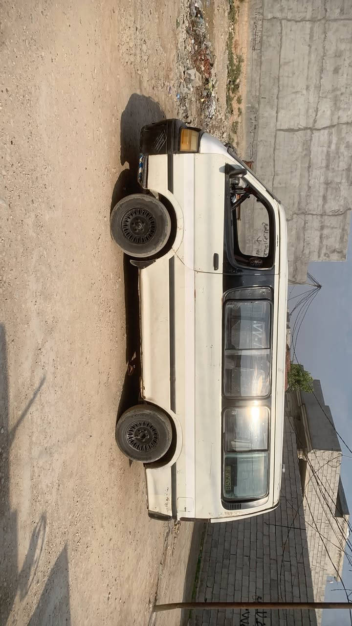 هايسة مديل 1992 محرك ونجي كير عادي رقم كركوك شرط تحويل السيارة مامسجلة بلهيئة ماعليهة غرامات مرورية سنويتهة صاقطة بل19 وصاحبهة يريد تحويل سيارة جاهزة شرط شلعة ونعومة لاتنقيص ولا تبخير صدرهة زين بلكات نوزلات ديلكو فيتبم كلة جديد سيارة سويت عليهة ادامة من دعامية للدعامية لايتات اشاير دشبول يسرة بلاد مو محور سيارة 11راكب 
تايراتهة نضاف كشناتهة بعدهن علبلاد ممدوشمات 

سعر السيارة قفلهة من الاخير     25$.    الي يعجبة السعر يتصل او يراسلني ويدلل ولي ميعجبة لايعلق 
للتواصل ***********
متوفر وتساب
