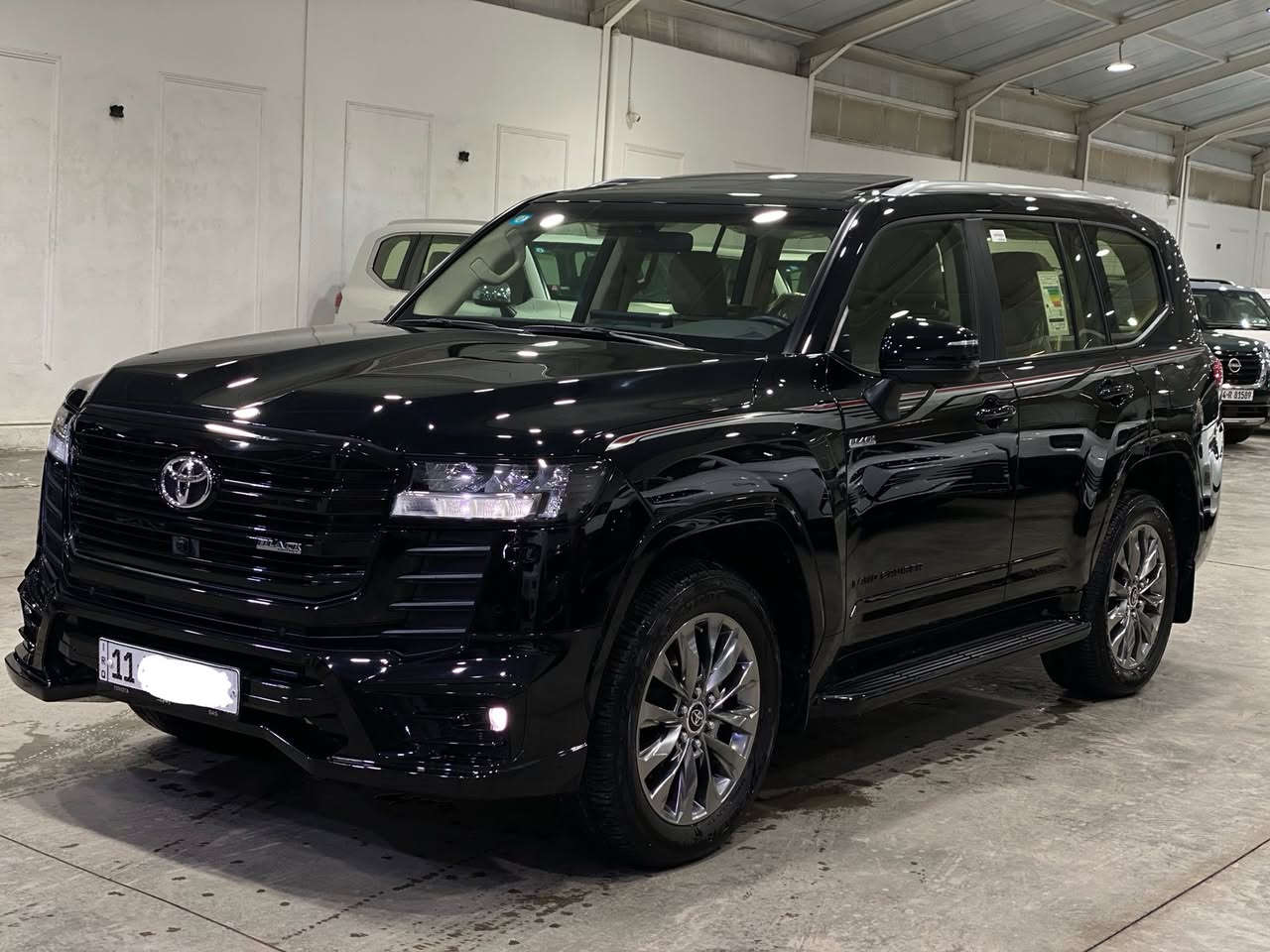 تويوتا لاندكروز 2024 فئة ليمتد بلاك ادشن 
فول 1/1 ماشية 13 الف كيلو و رقم بغداد 
الجديد و السيارة كلش جديدة جداً و مكفولة
كفالة عامة ومحرك وكير مكفولات و أبيع 
شرط السونار و سيارة مفحوصة سونار و جاهزة بدون اي نقص و للاستفسار عن ال
سعر او تفاصيل اتصل *********** و 
مكاني هو بغداد اتصل وتدلل و السيارة 
محرك 6 سلندر حجم 4000 تنفس طبيعي 
و بصمة وسلايد داخل جلد وبعد هواي من 
المواصفات المعروفة يعني سيارة فول 1/1
