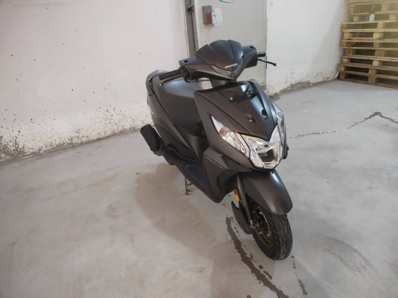 السلام عليكم دراجة هونده ياباني ديو للبيع المكان واسط قضاء الحي تفاصيل أكثر اتصل ***********
