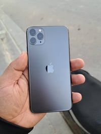للبيع Iphone 11 pro max ذاكره 256 بطاريه 74 نموذج m   مكاني بغداد سعره...
