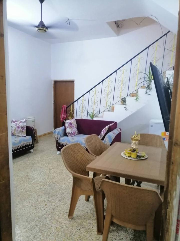 � اليوم العرض غير 🔥

دار مشتمل للبيع في الفلوجة
📍 الموقع: الشهداء — خلف مدرسة المفاخر / مجمع الدكاترة

▪️ المساحة: ١٢٥ م²
▪️ البناء: بلوك
▪️ شوارع مبلطة
▪️ كافة الخدمات متوفرة
▪️ موقع مميز جداً، محاط بمدارس ابتدائية ومتوسطة
▪️ مناسب للسكن والاستثمار

💰 السعر مناسب جداً

📞 للاستفسار أكثر:
هـ/ ***********

🏢 مراجعة المكتب: هيت الچري
