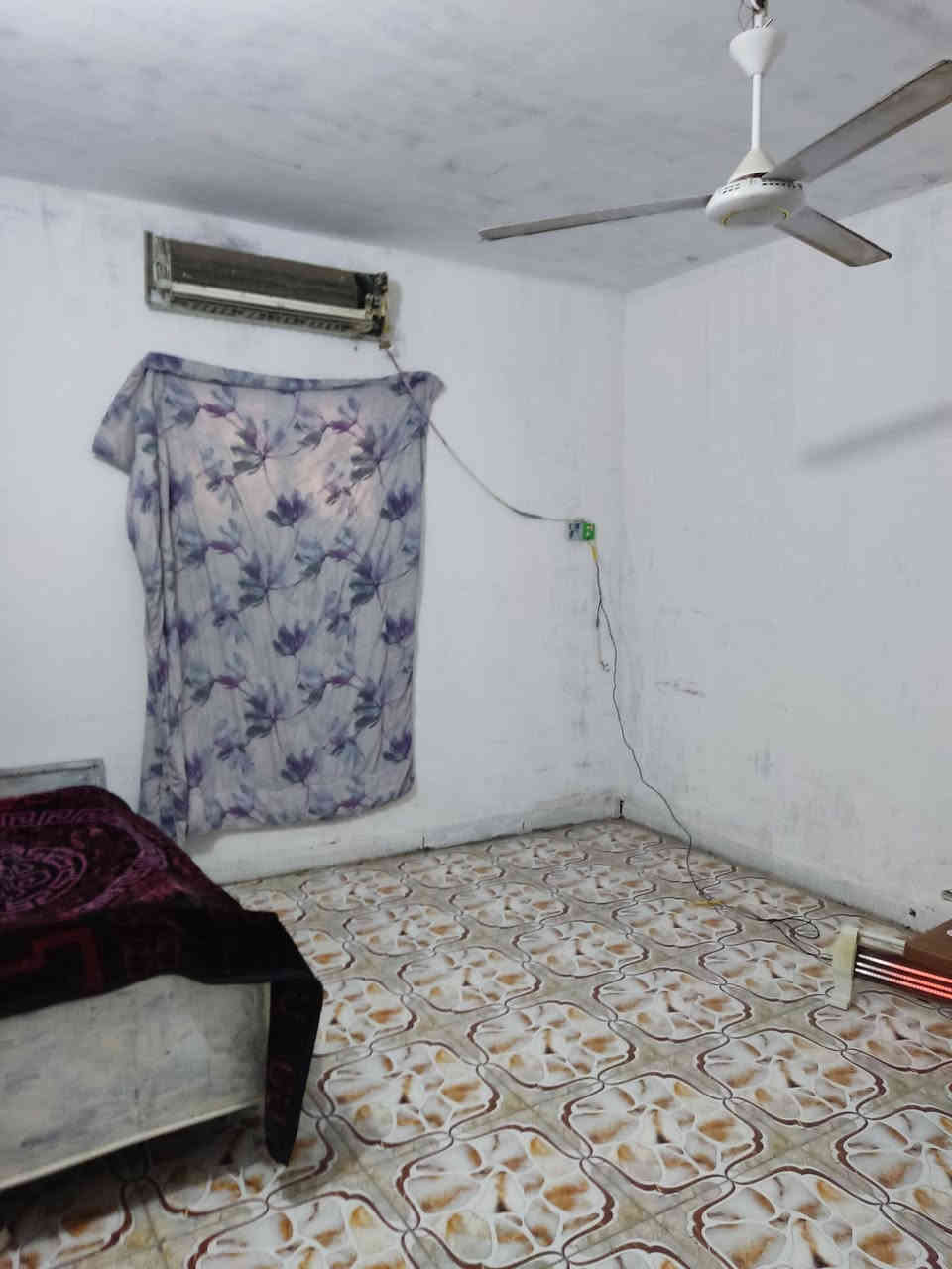 توكل على الله
بيت طابقين طابو صرف كرمه بني سعيد 
غرفه 5 وهول وديوانيه وكراج وساحة وصحيات خارجية وصحيات داخلية ومطبخ 
المساحه 225م
البناء طابوك السقف شيلمان 
السعر مناسب 85 مليون بيه مجال 
مراسله الصفحه او الاتصال على الرقمي ***********
***********
