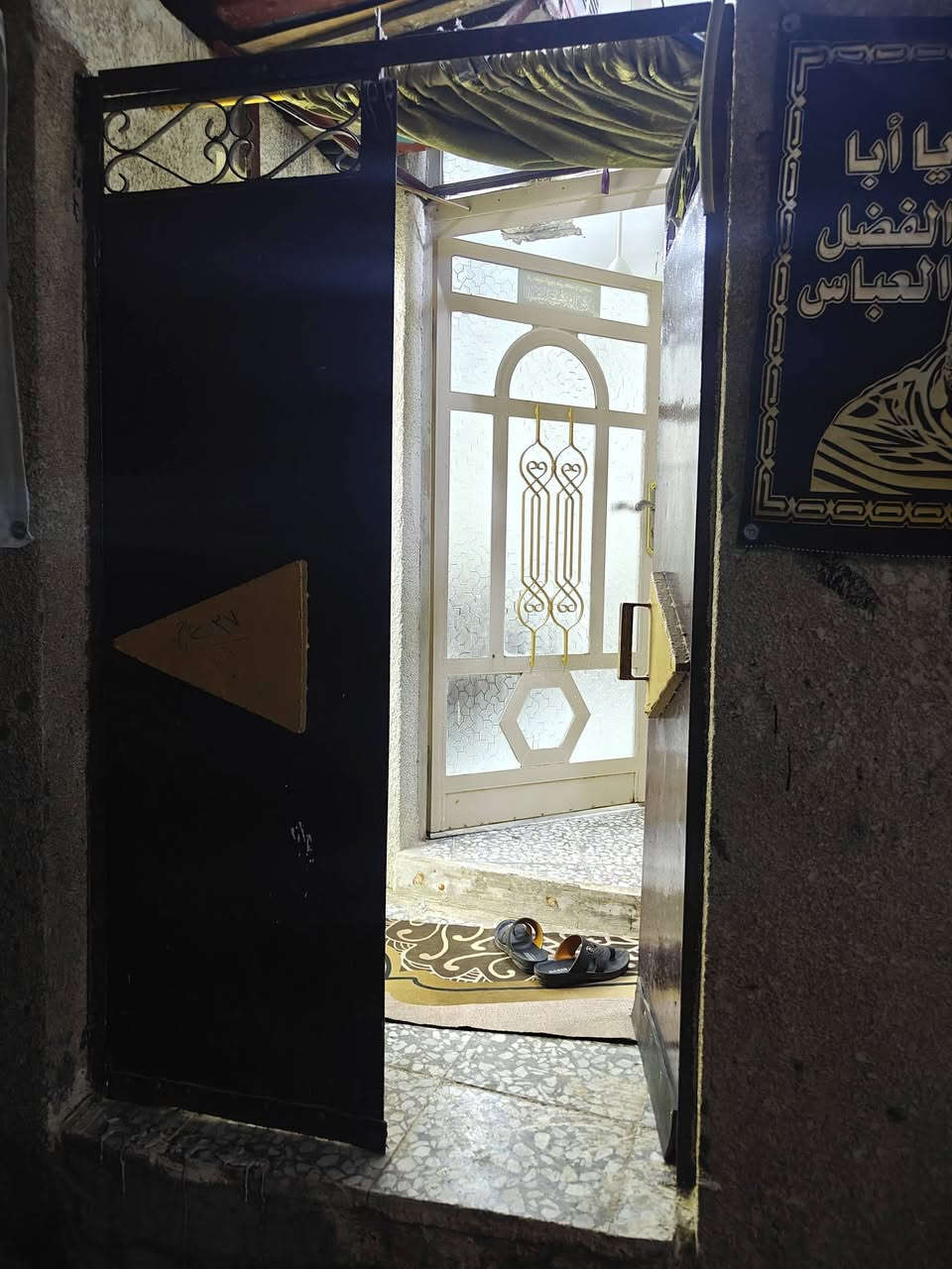 بيت للبيع طابو صرف . العنوان منطقة الجامعين شارع المعدان مقابيل اسواق كريم . الاستفسار الاتصال على الرقم 
***********.
