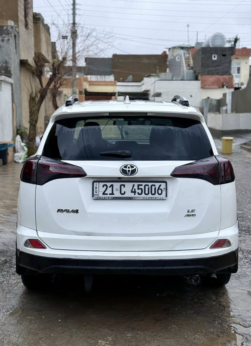 Toyota Rav4 2016 Le AWD
ڕەنگ سپی بەفری ناو ڕەش و تحدید سرعة گێڕ ئۆتۆماتیک و 6 گێڕ عادی و لایت زینۆن وایەرلێس چارج و کوشن سارد و گەرم و سێ مۆدی لێ خوڕین 
ECO w Normal w Sport
سەیارەکە زۆر جوان و پاکە و سێرڤسی عامی بۆ کراوە و بە ناو خۆمەوەیە و  ماڵی خۆمە تەنها دوو پارچەی بۆیاخە و کەمیك وردە ساردی هەیە و سۆنەریم داناوە سەنەوی و ژینگە و ڕێگە و بان و ڕەقەمی نوێیە تا 2028
گێڕ و مەکینە و تحویل غرامەی بە شەرت
نرخ/155وەرەقە و مەجال
ژ.م/***********
***********
0750 956 4987
0770 429 3032
