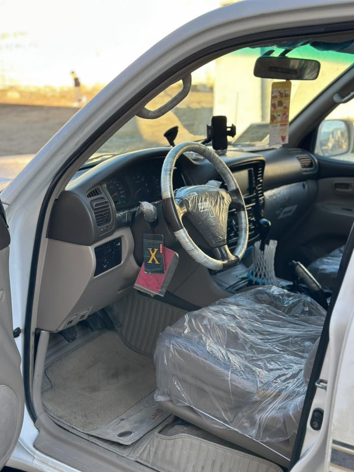 مۆنیکا ٢٠٠١ سێ ڕوبع
دەبل سپر 
ناو زەرد 
سەلاجە و مەرکەزی 
٤ تایە و ویلی ١٦ لۆکی بۆ بەستراوە 
رەقەم  تازە و ناوی لە حاسیبە نییە 
١ چەمەلەغی بۆیاخە لەسەر ساقی لەگەل پەڵەیەک سارد 
تەحویل گێر و مەکینە و ئەکسل بە شەرت 
ژ.م: ***********
