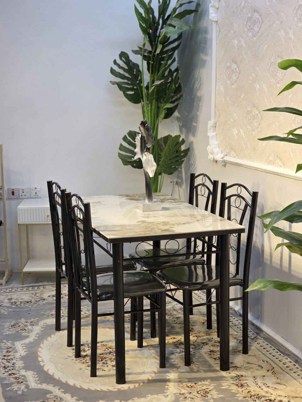 🔥 وصل الجديد يمّنا 🔥
🍽️ ميز طعام مع ٤ كراسي
هيكل حديد قوي + سطح مرمر أنيق ✨
مناسب للمطابخ وغرف الطعام، عملي وشكل فخم 👌
📏 القياسات:
▪️ العرض: ٧٠ سم
▪️ الطول: ١٢٠ سم
💰 السعر: 180دينار فقط 🔥
🚚 التوصيل:
✔️ مجاني داخل بغداد

يوجد توصيل جميع المحافظات للحجز 
*********** واتس اب
